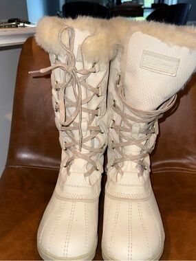L.L. Bean Cream Tall Lace-Up Faux-Fur Winter Boots Sz 9